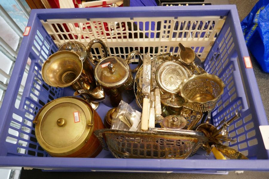 A large quantity of vintage silver plate and various boxes silver plated cutlery - Image 7 of 12