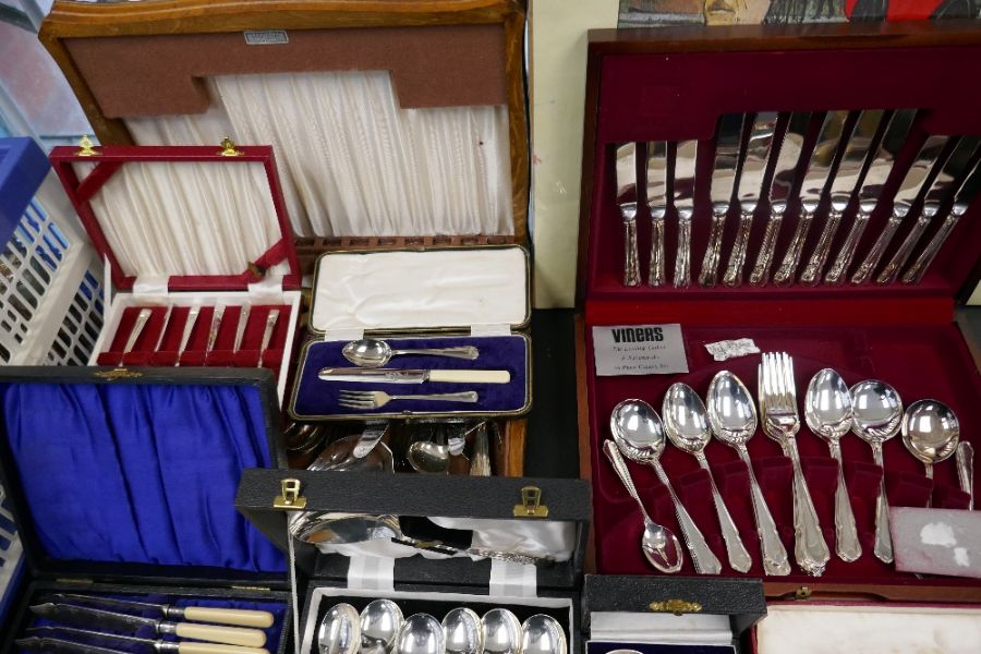 A large quantity of vintage silver plate and various boxes silver plated cutlery - Image 5 of 12