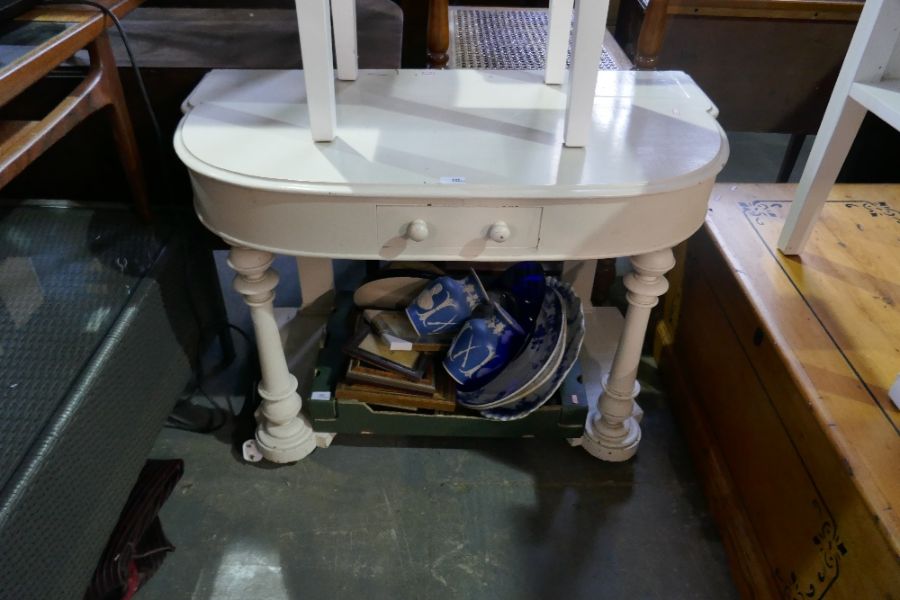 A cream painted Victorian dressing table with single drawer on turned supports - Image 3 of 5