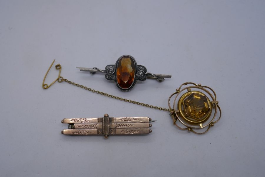 Victorian 9ct yellow gold bar brooch, AF, 9ct circular brooch inset with hexagonal citrine with safe - Image 6 of 6