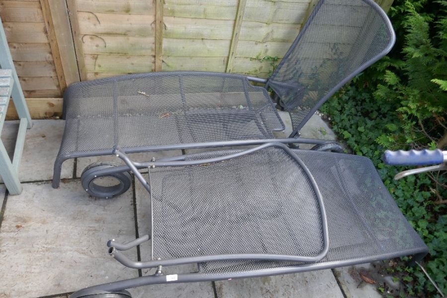 Two folding sun loungers - Image 2 of 2