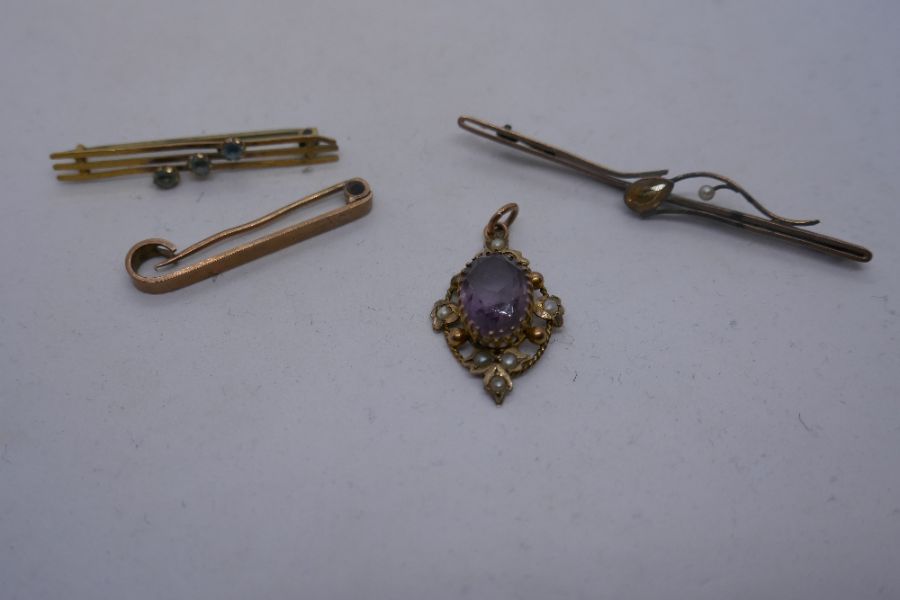 Three 9ct gold bar brooches, one set with pale blue stones, one with a pear shaped citrine and anoth - Image 3 of 6