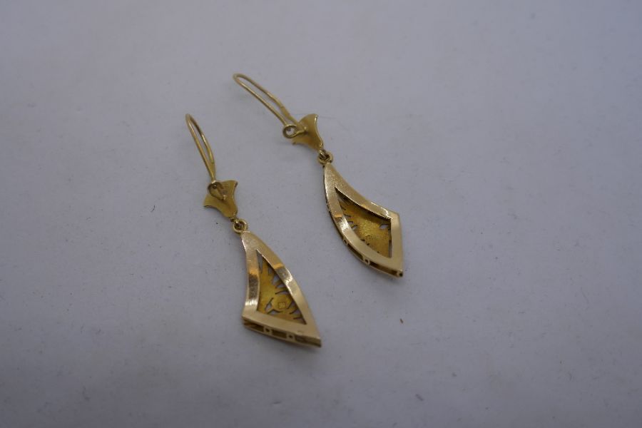 Pair of gold high carat, possibly 18ct, Egyptian drop earrings, very decorative, Foreign markings, 6 - Image 3 of 8