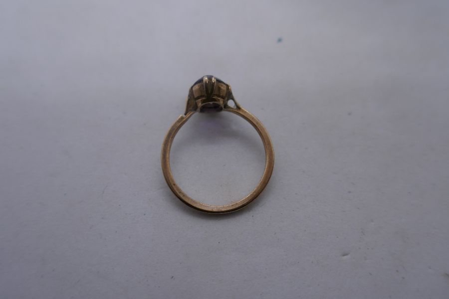 Unmarked yellow metal dress ring set with a single oval amethyst stone, size N, unmarked. 1.9g - Image 3 of 4