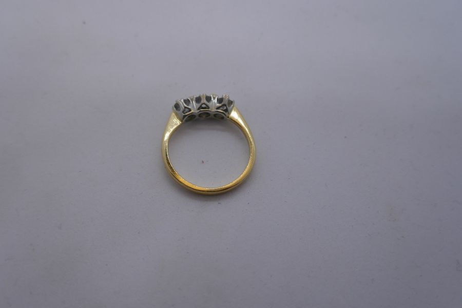 18ct yellow gold diamond trilogy ring, approx 0.5 carat combined, size O/P, marked 750, approx 3.4g - Image 3 of 8