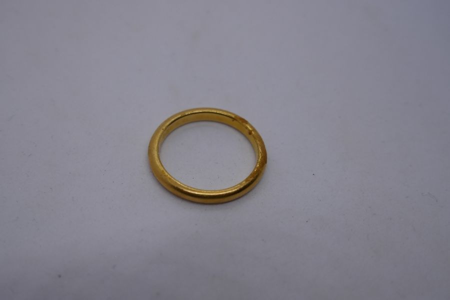 22ct gold wedding band, size L/M, marked 22, weight approx 3.6g - Image 2 of 4