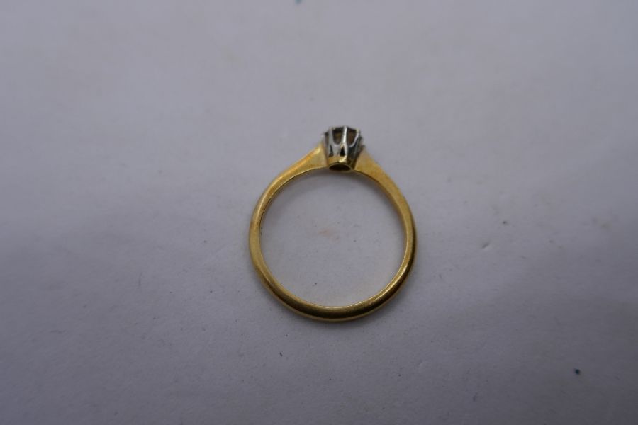 18ct yellow gold solitaire diamond ring set in platinum mount, approx 0.20carat, claw setting marked - Image 2 of 4