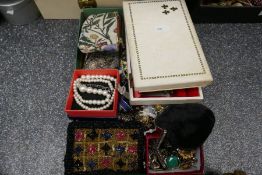 Box of mixed costume jewellery to include bead necklace, purses, rings, etc