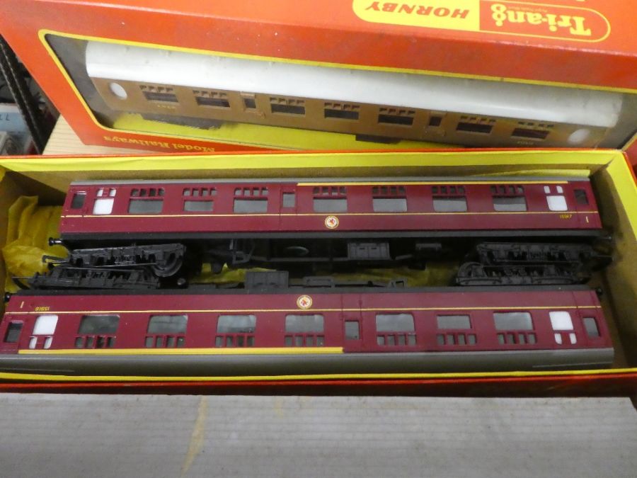 A large quantity of OO gauge boxed rolling stock, control unit and other related accessories and tra - Image 7 of 11