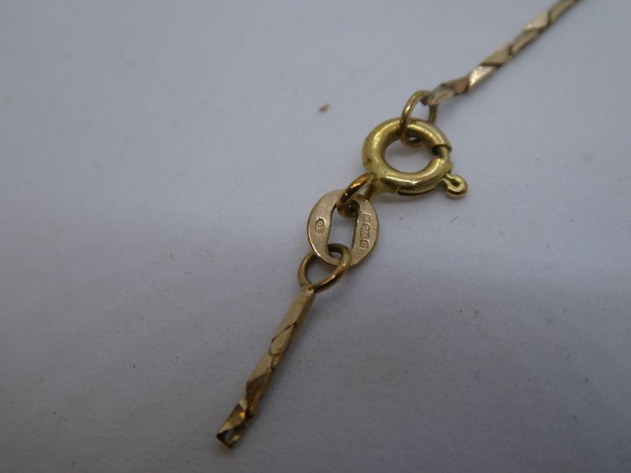 9ct yellow gold chain AF, 9ct heart shaped clasp AF, 5.6g approx. 9ct circular locket AF and a neckl - Image 4 of 8