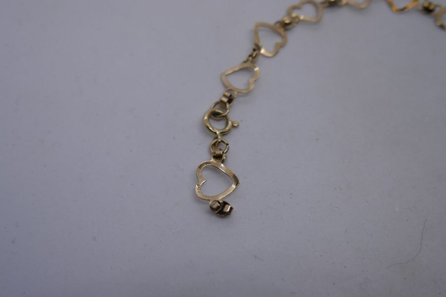 9ct yellow gold heart linked bracelet, AF, catch broken, marked 375, 18cm, 3.5g approx - Image 8 of 8