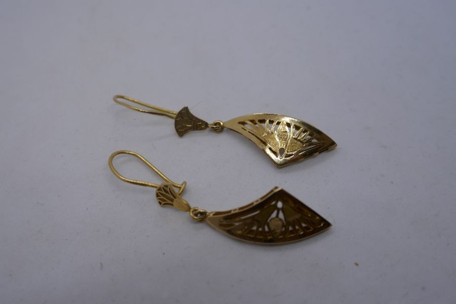 Pair of gold high carat, possibly 18ct, Egyptian drop earrings, very decorative, Foreign markings, 6 - Image 6 of 8
