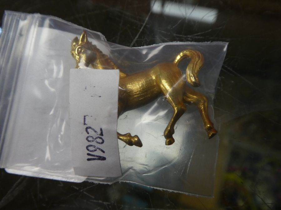 9ct yellow gold brooch in the form of a Stallion, marked 375, 10.8g approx