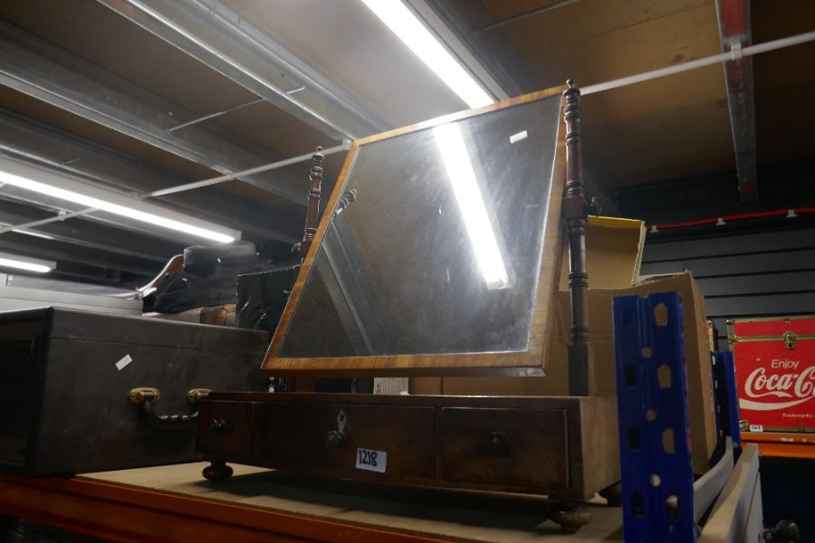 Victorian dressing table mirror with three drawers