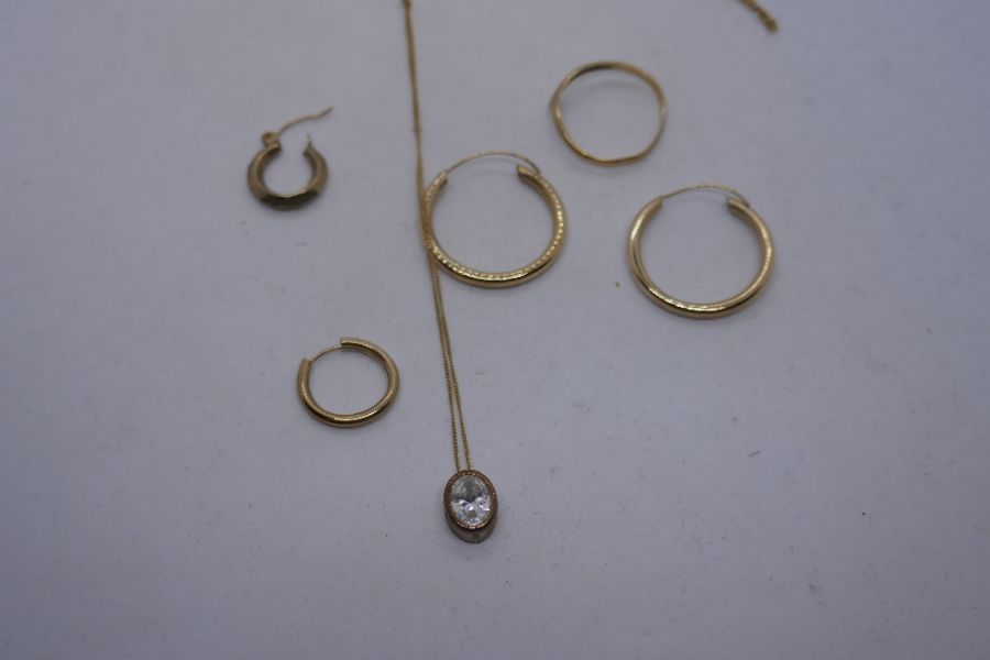 9ct gold to include pair of hoop earrings, wishbone ring, chain, etc, 3.8g approx - Image 6 of 6