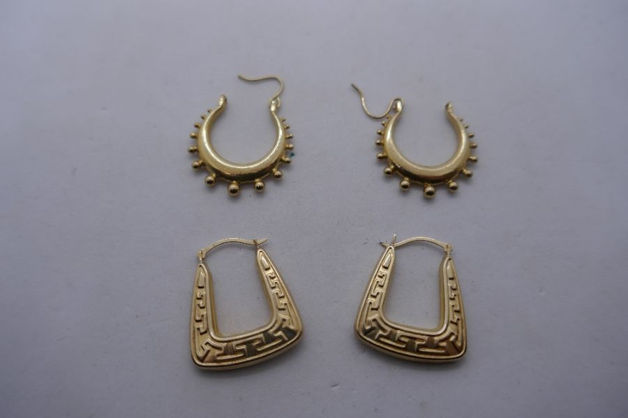 Pair of 9ct yellow gold squared hoop earrings and unmarked yellow metal creole earrings, gross 5.2g - Image 3 of 3