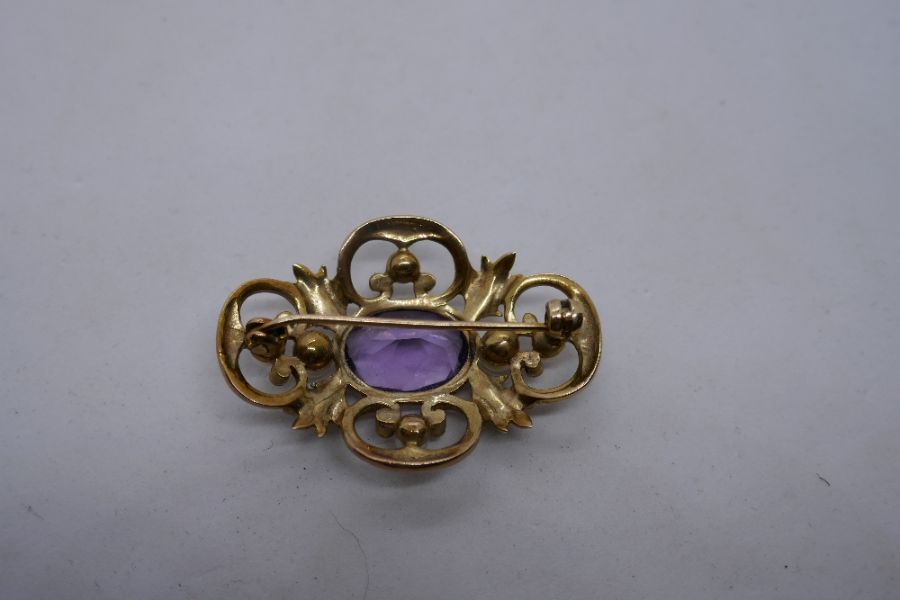 9ct gold floral design brooch with central oval faceted amethyst surrounded by 6 seed pearls, marked - Image 2 of 6