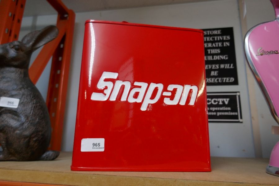 Snap on petrol can