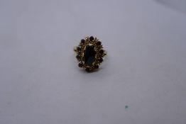 18ct yellow gold garnet cluster ring with large central garnet, size M, 7.5g approx, marked indistin