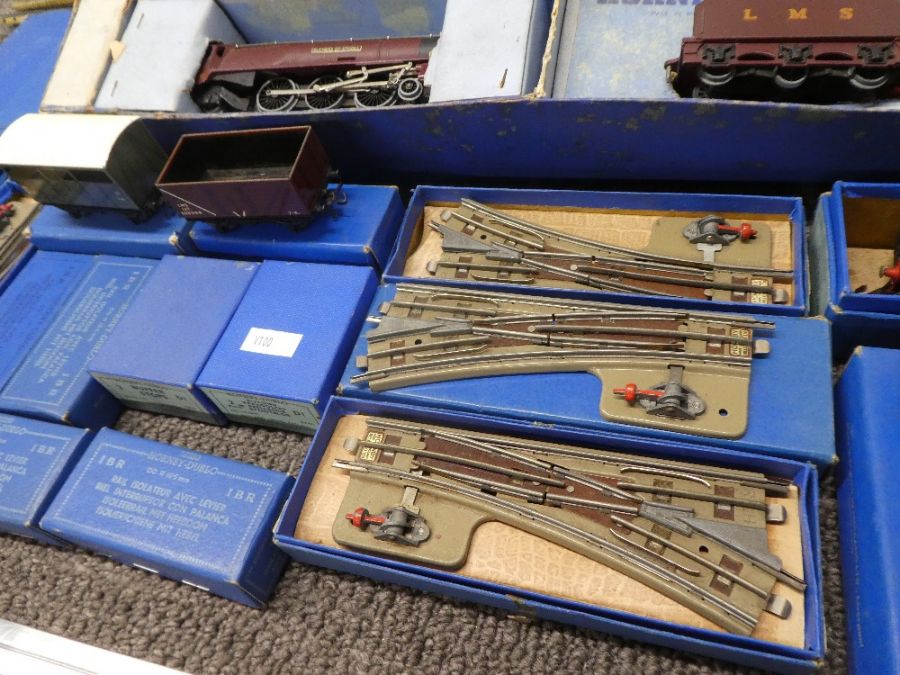 A quantity of Hornby OO gauge to include locomotives, The Duchess of Athol and one other with quanti - Image 4 of 6