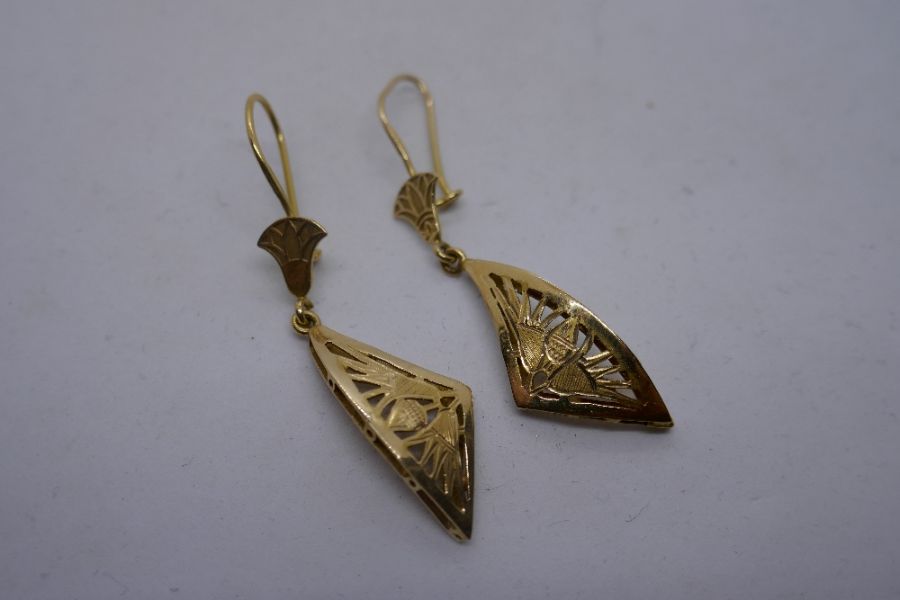 Pair of gold high carat, possibly 18ct, Egyptian drop earrings, very decorative, Foreign markings, 6 - Image 8 of 8