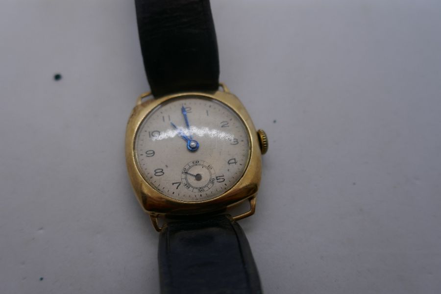 Vintage gents gold cased watch with champagne dial on black leather strap - Image 2 of 6