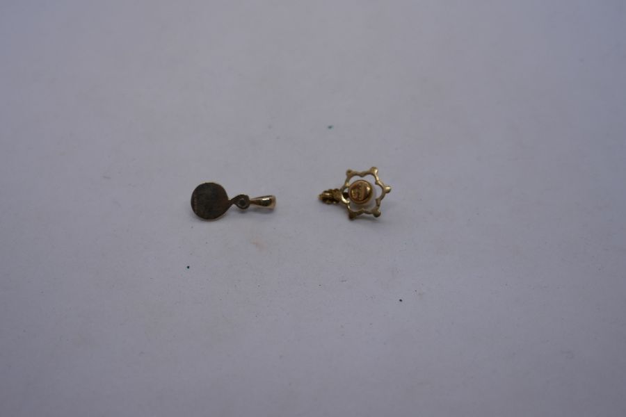 Two 9ct gold pendants, one set with a diamond chip and pearl and the other a single pearl, both mark - Image 5 of 6