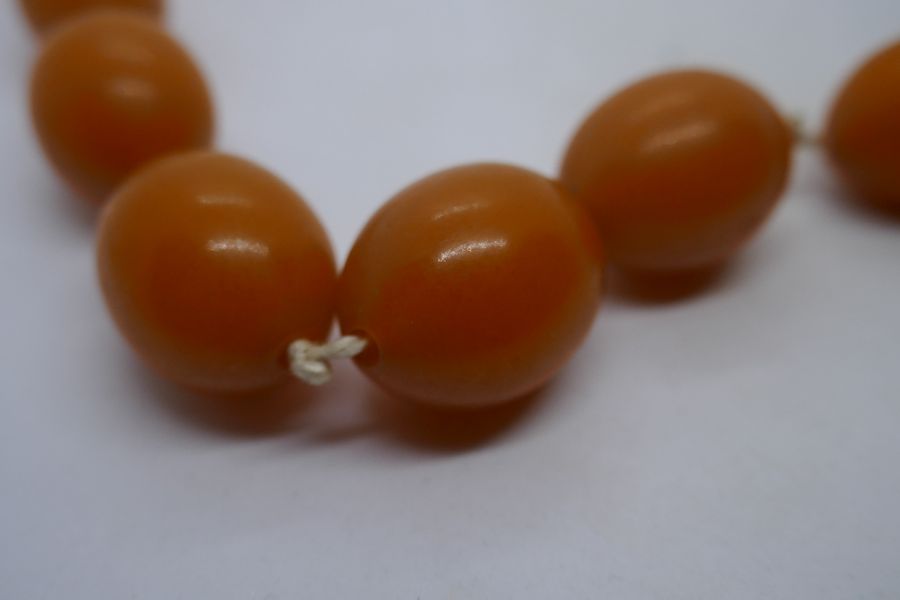 String of graduated butterscotch possibly amber beads - Image 3 of 4