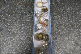 Tray of modern silver and white metal rings to include silver buckle ring, gemstone dress rings, etc