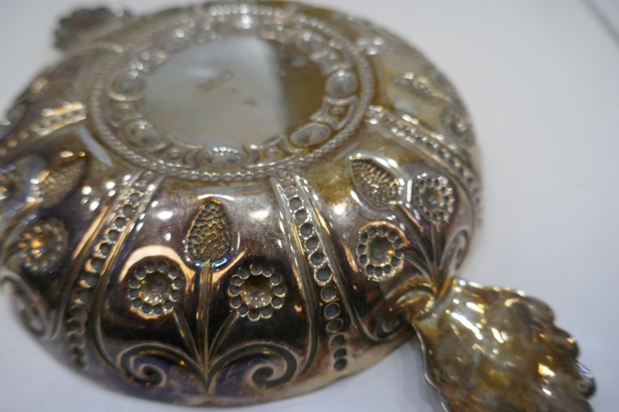 WITHDRAWN A very decorative, heavy silver Edwardian dish with two scallop design handles - Image 7 of 7