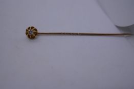 Pretty yellow metal stick pin with a diamond, approx. 0.10 pts, 6cm, approx. 1.2g