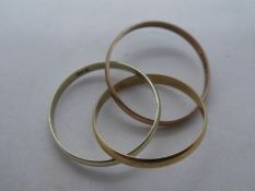 9ct tri colour gold interlocking wedding bands, marked 375, 3.9 g approx