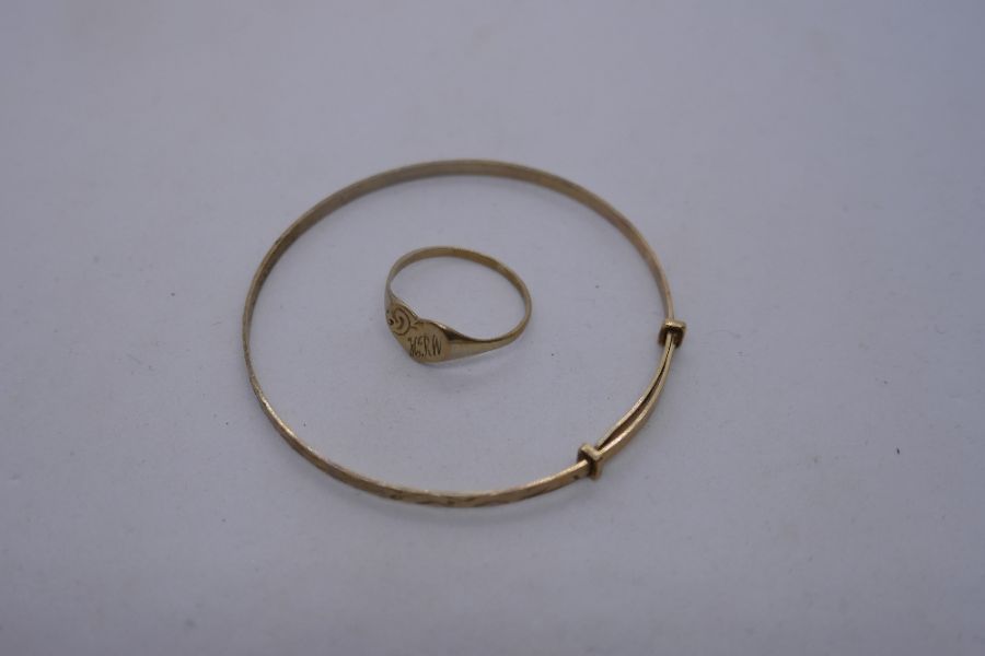 9ct yellow gold adjustable baby bangle and heart designed baby ring, both marked 375, 2g approx - Image 4 of 4