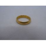 22ct yellow gold wedding band, marked 22, 5.4g approx