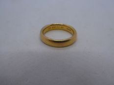 22ct yellow gold wedding band, marked 22, 5.4g approx