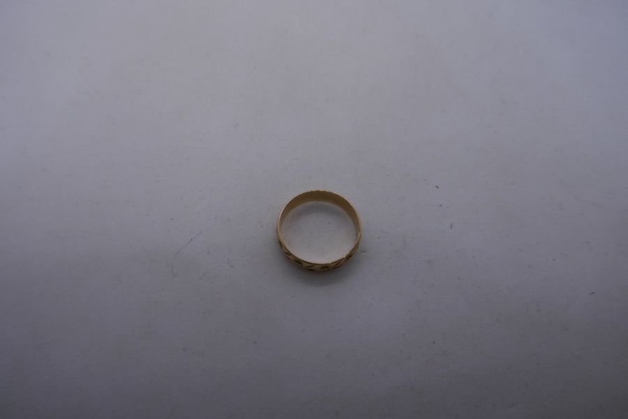 9ct yellow gold wedding band, marked 375, size O, weight approx 2.2g - Image 5 of 6