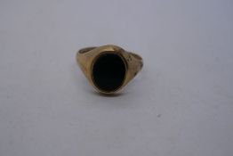 Gents 9ct yellow gold signet ring with oval jet panel, size Z, 4.3g approx, slightly misshapen