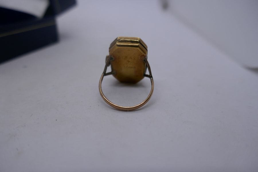 Unusual 9ct yellow gold ring mounted with an 18ct yellow gold and enamelled watch, marked .75, 18. 6 - Image 3 of 5