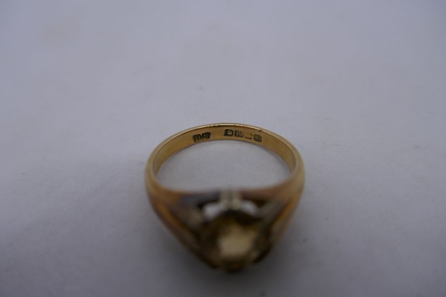 Gents 18ct yellow gold set with faceted yellow stone, possibly citrine, marked 18, approx 8.4g size - Image 2 of 3
