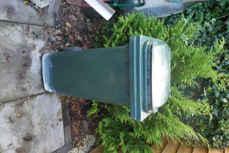 Green wheelie bin - Image 2 of 2