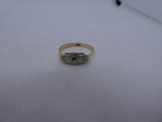 18ct gold art deco ring AF, central diamond missin