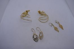 Pretty 9ct gold spiral effect earrings marked 375 and two decorative yellow metal drop earrings, gro