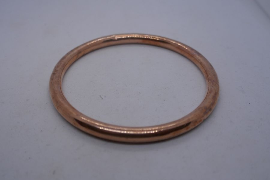 9ct Rose gold bangle, marked 9, AF, cracked, 8cm diameter, approx 13g - Image 6 of 6
