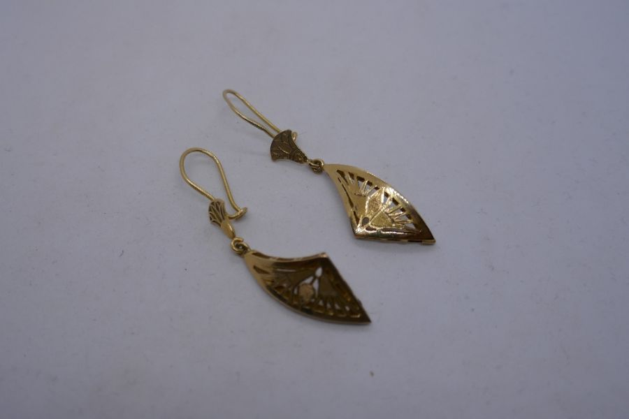 Pair of gold high carat, possibly 18ct, Egyptian drop earrings, very decorative, Foreign markings, 6 - Image 5 of 8