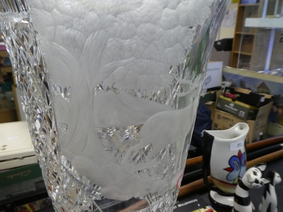 A large Edinburgh crystal glass vase, having engraved decoration of Stagg in Landscape, 41cm - Image 3 of 5