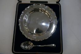 A cased silver circular dish hallmarked Birmingham 1922 Adie Brothers Ltd and a spoon to match 6.24o