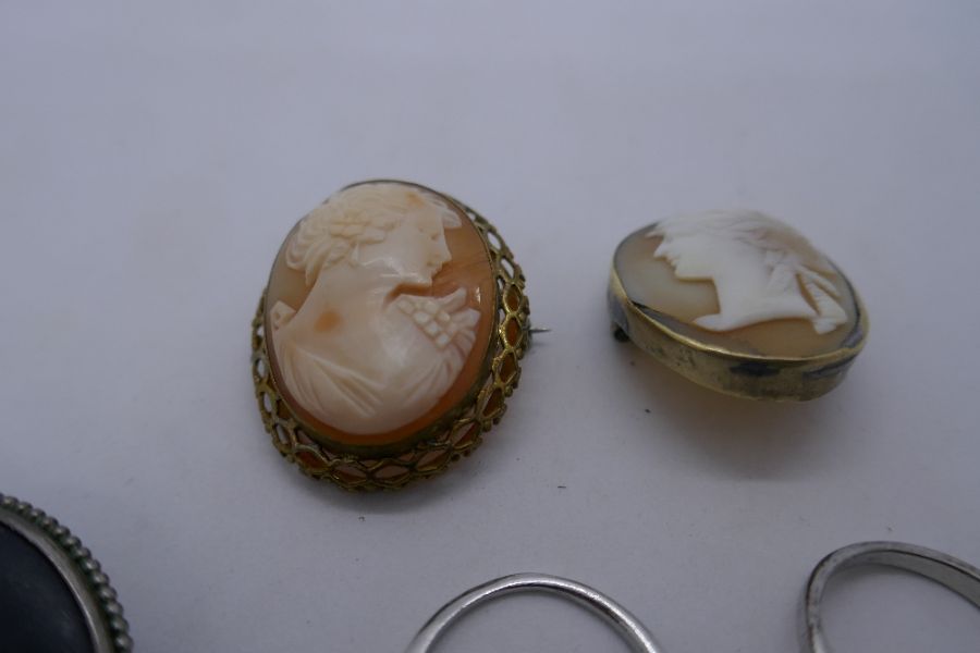 Collection of cameos and two silver rings, one a black jasperware Wedgwood example - Image 3 of 7