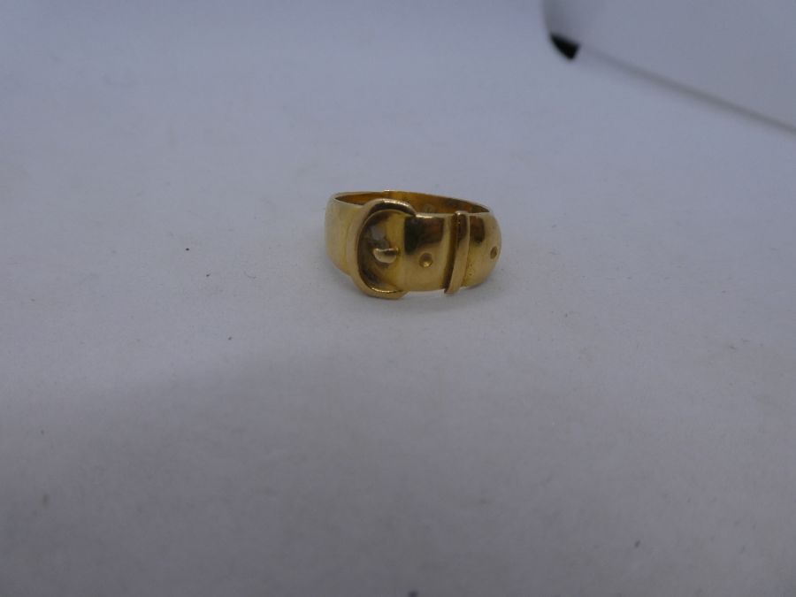 18ct yellow gold buckle ring AF, Split, marked 18, 6.4g