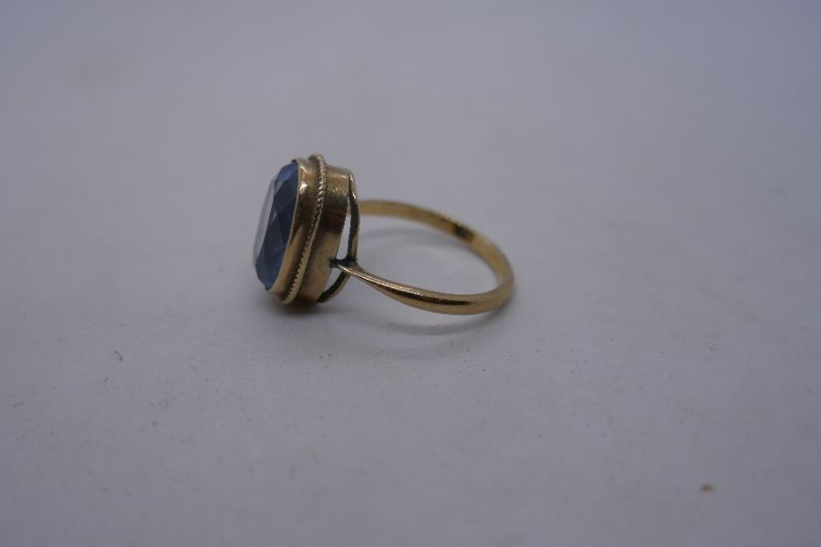 9ct yellow gold dress ring set with oval pale blue stone, marked 375, size R, 4.1g approx - Image 3 of 8