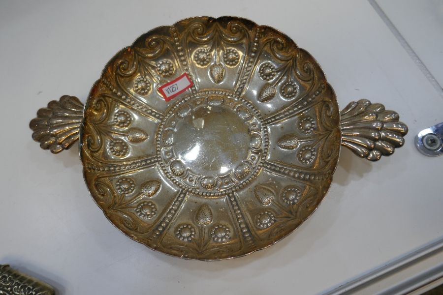 WITHDRAWN A very decorative, heavy silver Edwardian dish with two scallop design handles